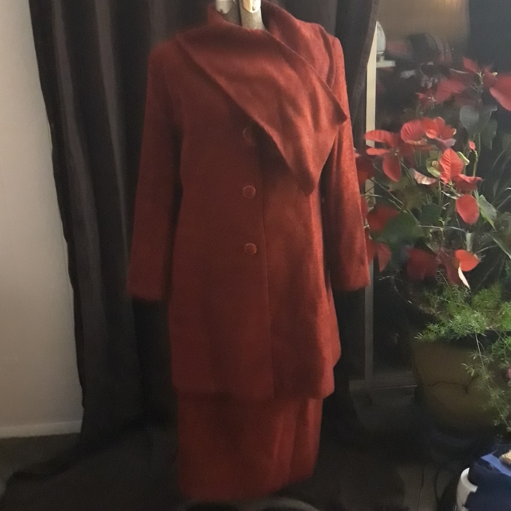 Red suit with unique collar